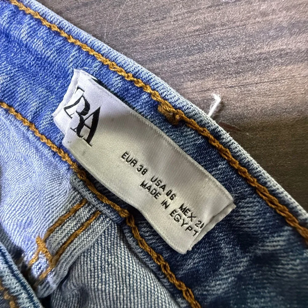 Zara The Skinny Island Blue‎ Jeans Size 6 Distressed Frayed Hem Denim